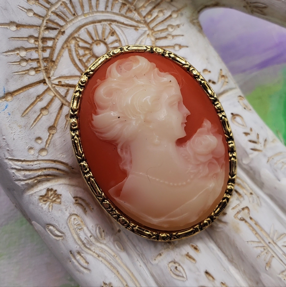 Vintage Cameo Brooch Large with Lovely Victorian Lady Profile Feminine And Sweet